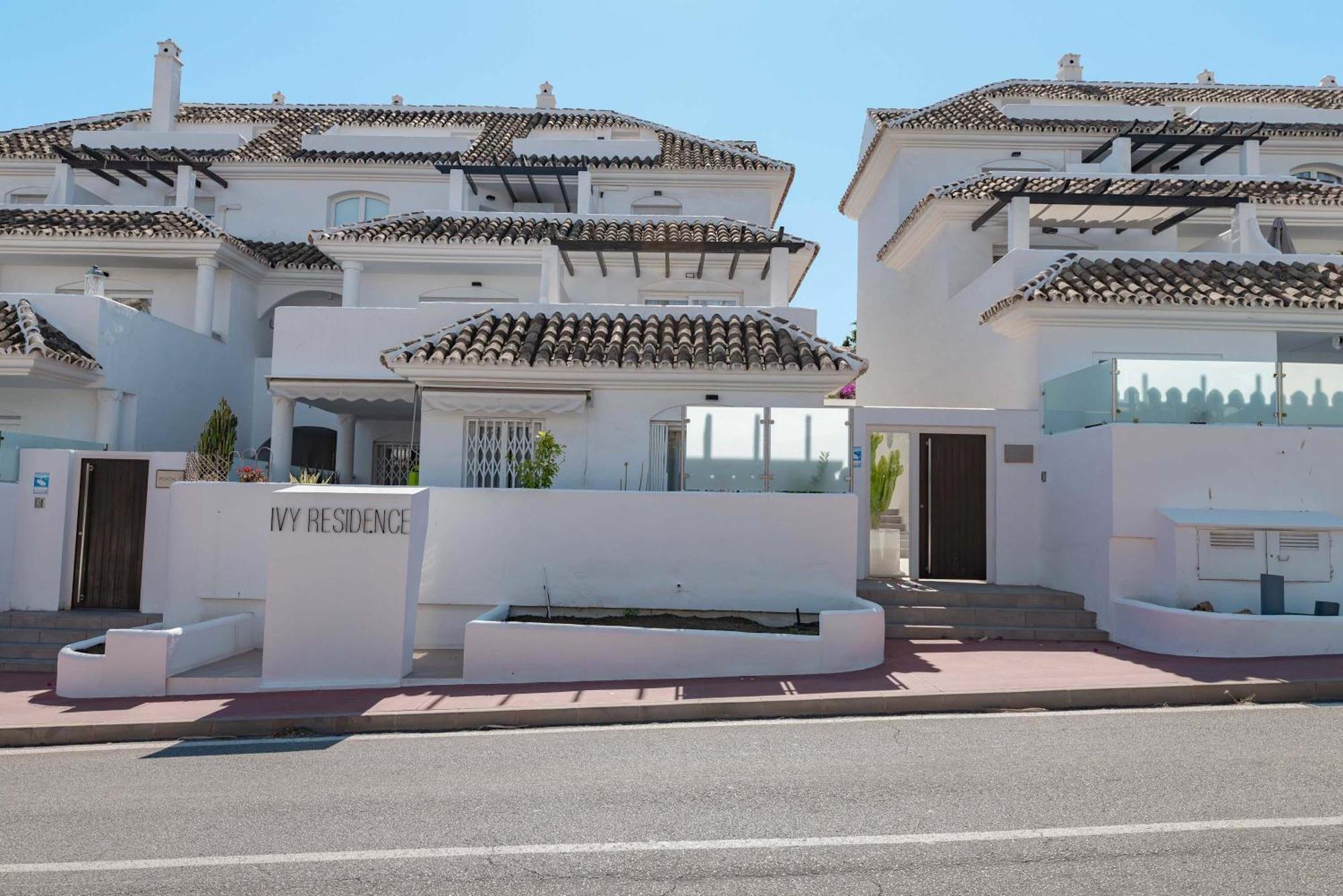 Ivy 4 Nueva Andalucia Pool Apartment