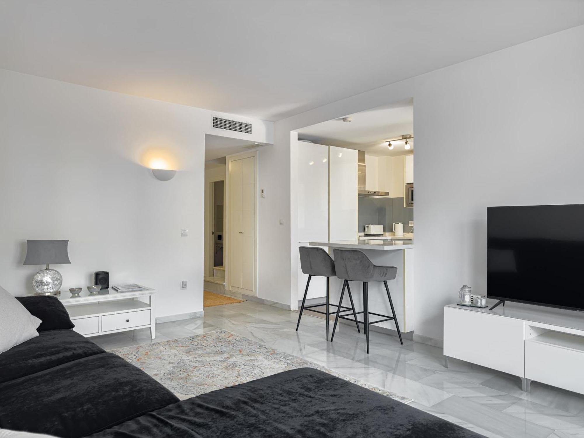 Ivy 4 Nueva Andalucia Pool Apartment Marbella