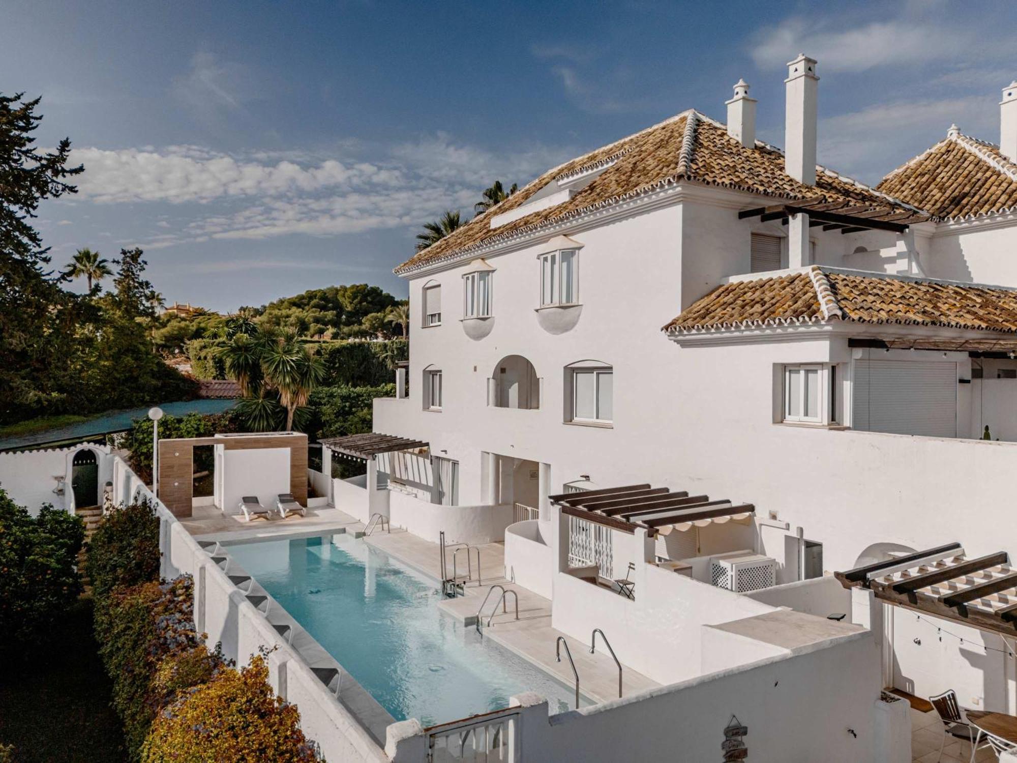 Ivy 4 Nueva Andalucia Pool Marbella