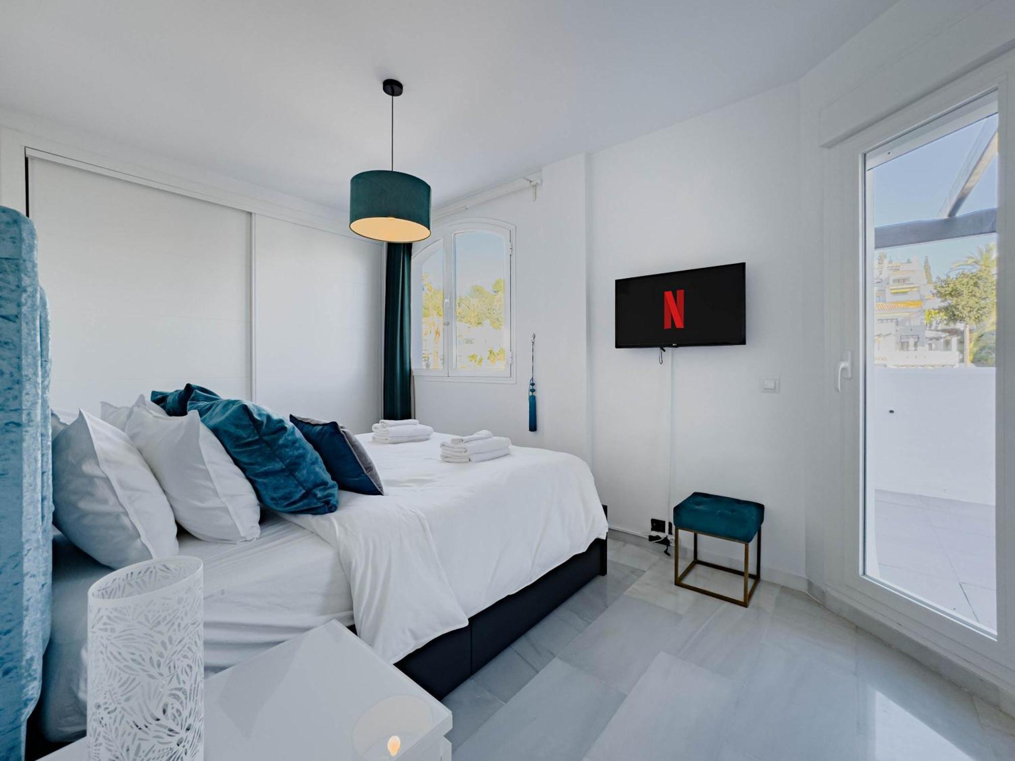 Ivy 4 Nueva Andalucia Pool Apartment *